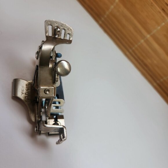 Singer Ruffler Foot Attachment 120598 Gathering Foot Low Shank Part - Picture 2 of 7